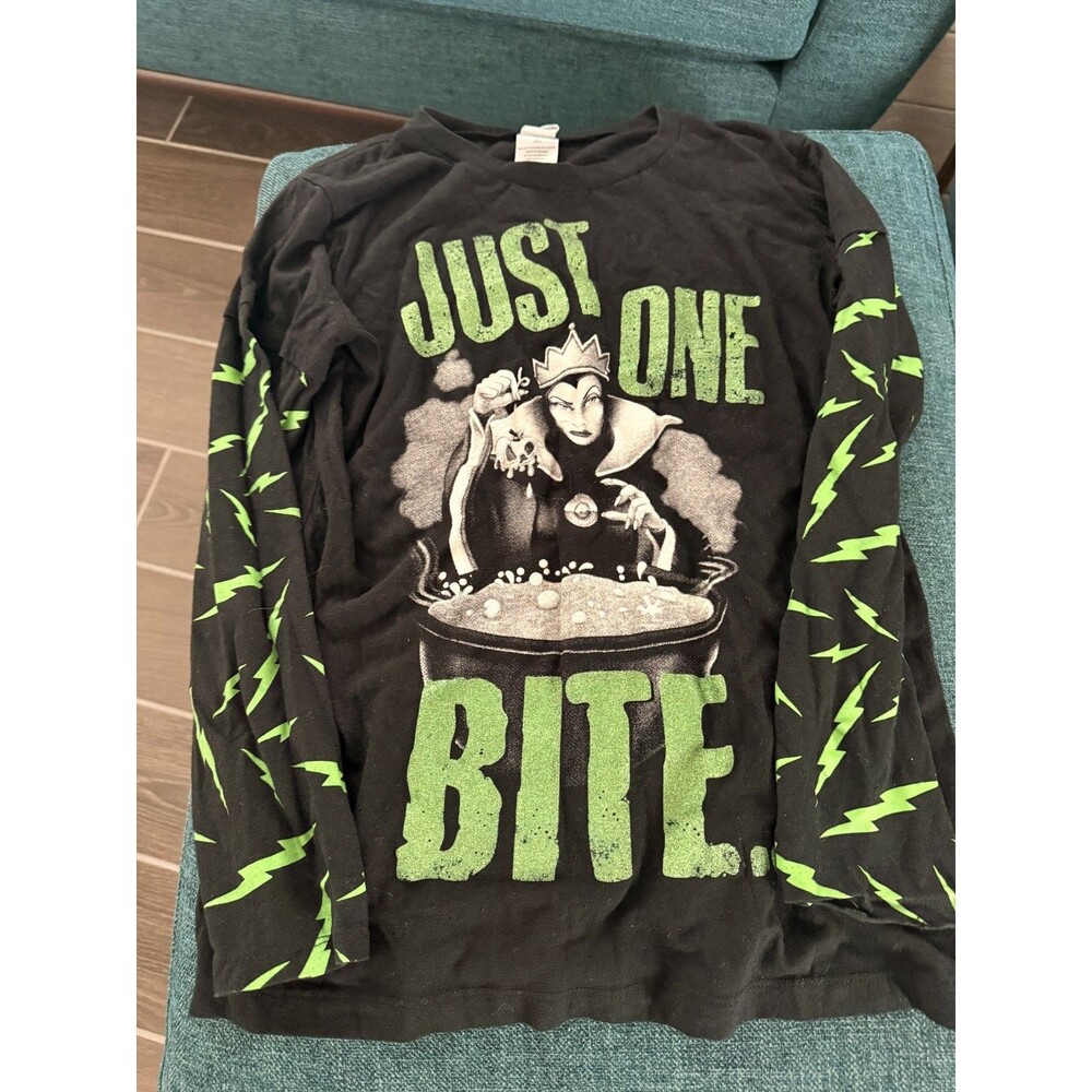 Disney Evil Queen "Just One Bite" Shirt Juniors Size XL Black Green long sleeve